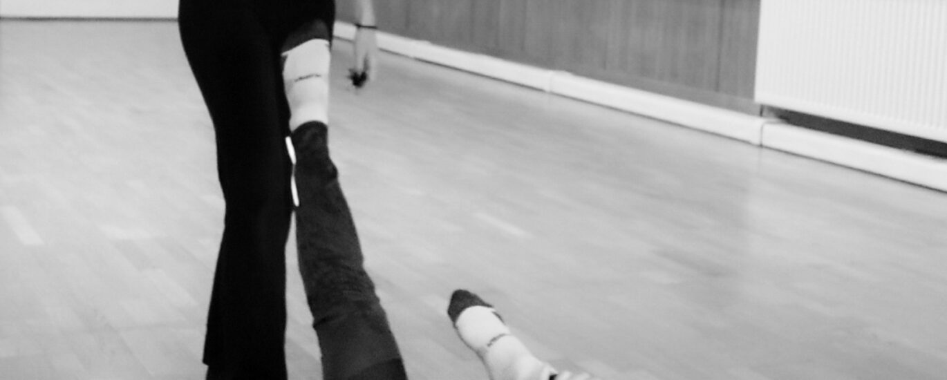 audrey donne un cours de pilates à Bordeaux